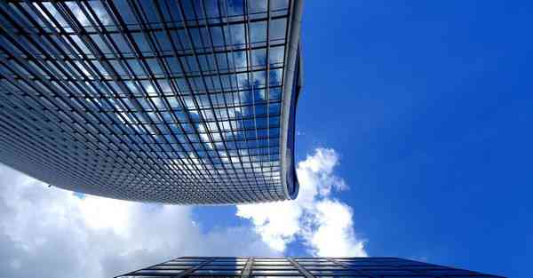 人工智能机器人和人谈恋爱