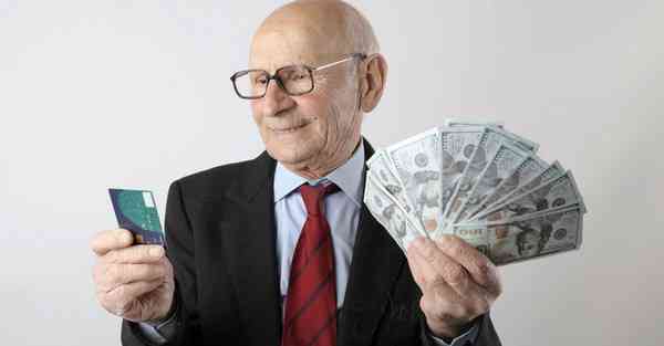 人工智能机器人和人谈恋爱