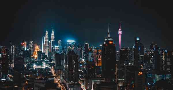 人工智能机器人和人谈恋爱