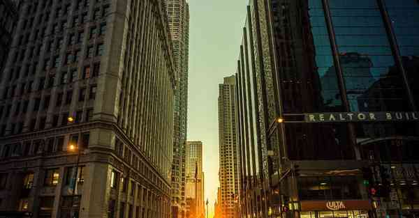 人工智能机器人和人谈恋爱