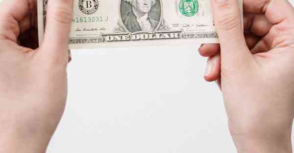 AI绘画全身女常服