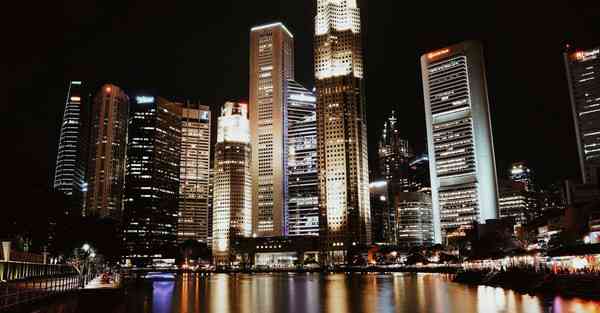 一款智能机器人，一款智能机器人手机