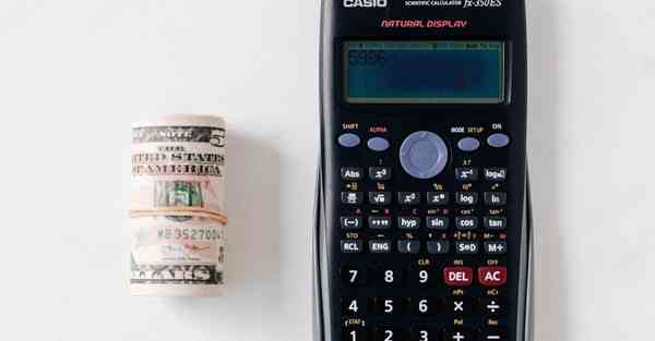 人工智能机器人和人谈恋爱