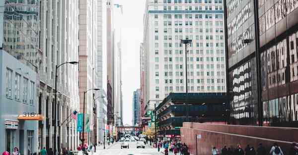 人工智能机器人和人谈恋爱