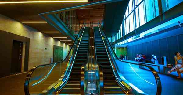 AI绘画为男子发声（AI绘画软件哪个好用）