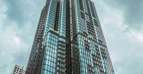 有一个智能机器人她能知，会烧饭