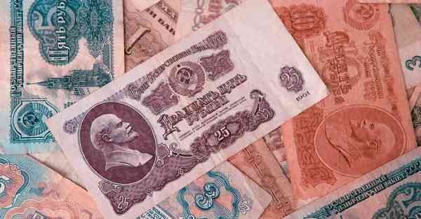 人工智能机器人和人谈恋爱