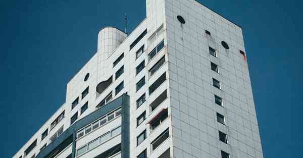 人工智能机器人和人谈恋爱