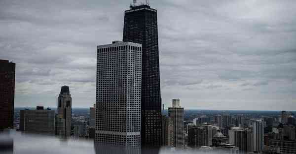 人工智能机器人和人谈恋爱