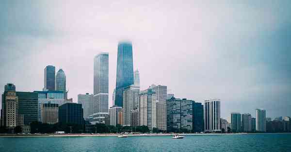 人工智能机器人和人谈恋爱