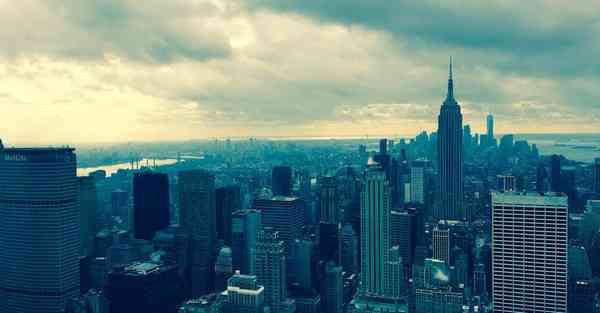 人工智能机器人和人谈恋爱