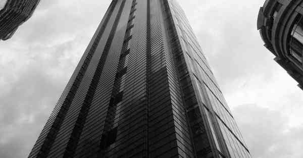 人工智能机器人和人谈恋爱