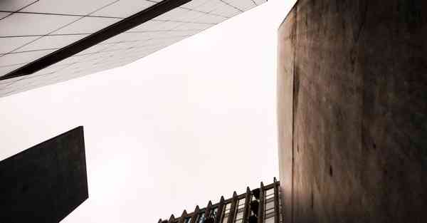 AI绘画为男子发声（AI绘画软件哪个好用）