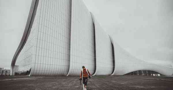 人工智能机器人和人谈恋爱