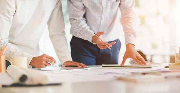 有一个智能机器人她能知，会烧饭