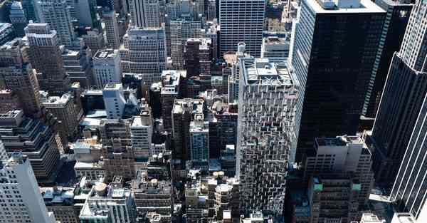 人工智能机器人和人谈恋爱