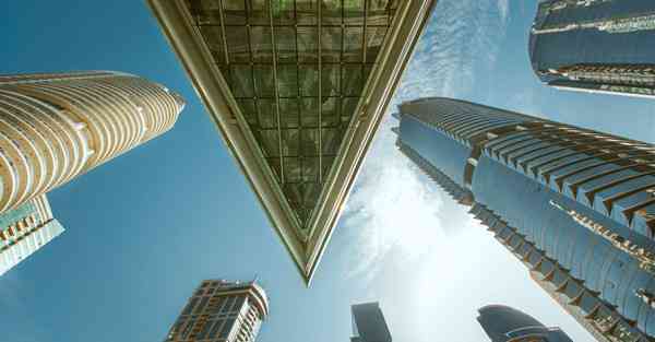 人工智能机器人和人谈恋爱