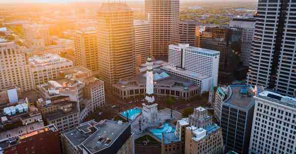 有一个智能机器人她能知，会烧饭