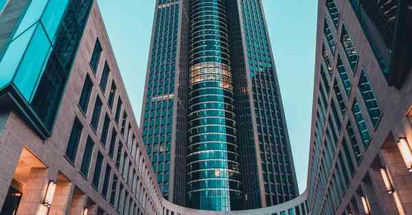 AI绘画为男子发声（AI绘画软件哪个好用）