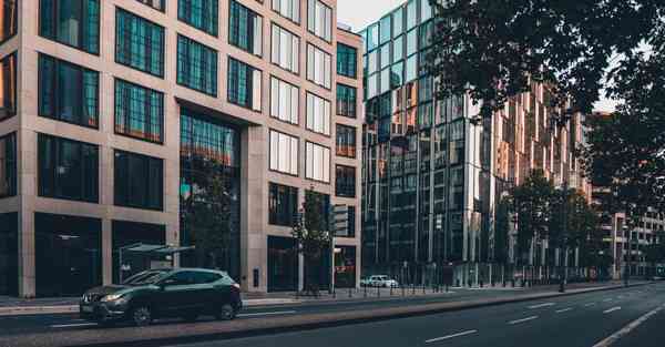 人工智能机器人和人谈恋爱