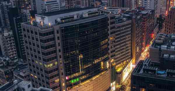 有一个智能机器人她能知，会烧饭