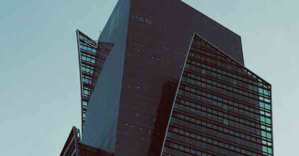 人工智能机器人和人谈恋爱