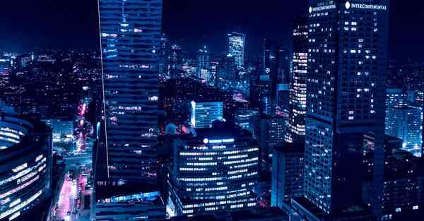 人工智能机器人和人谈恋爱