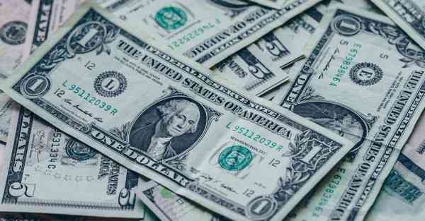 一款智能机器人，一款智能机器人手机