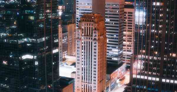 人工智能机器人和人谈恋爱