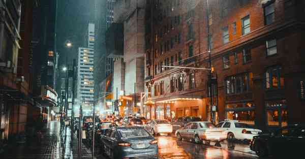 人工智能机器人和人谈恋爱