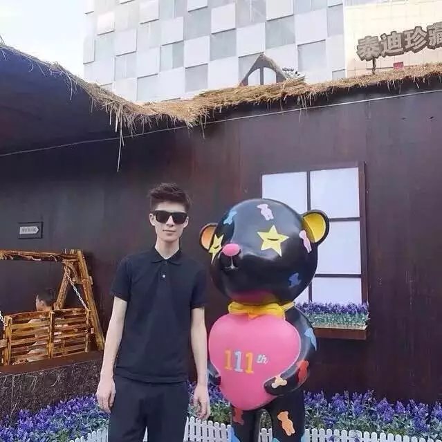 贾菡坚筠
