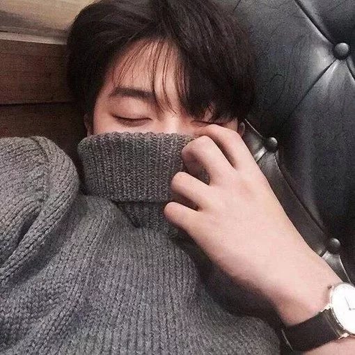 柳蓝宽伦